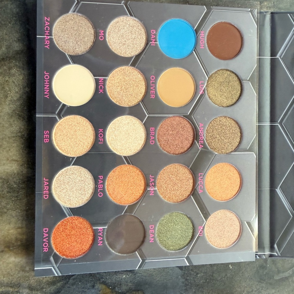 Luxurious Multi-Color Eyeshadow Palette